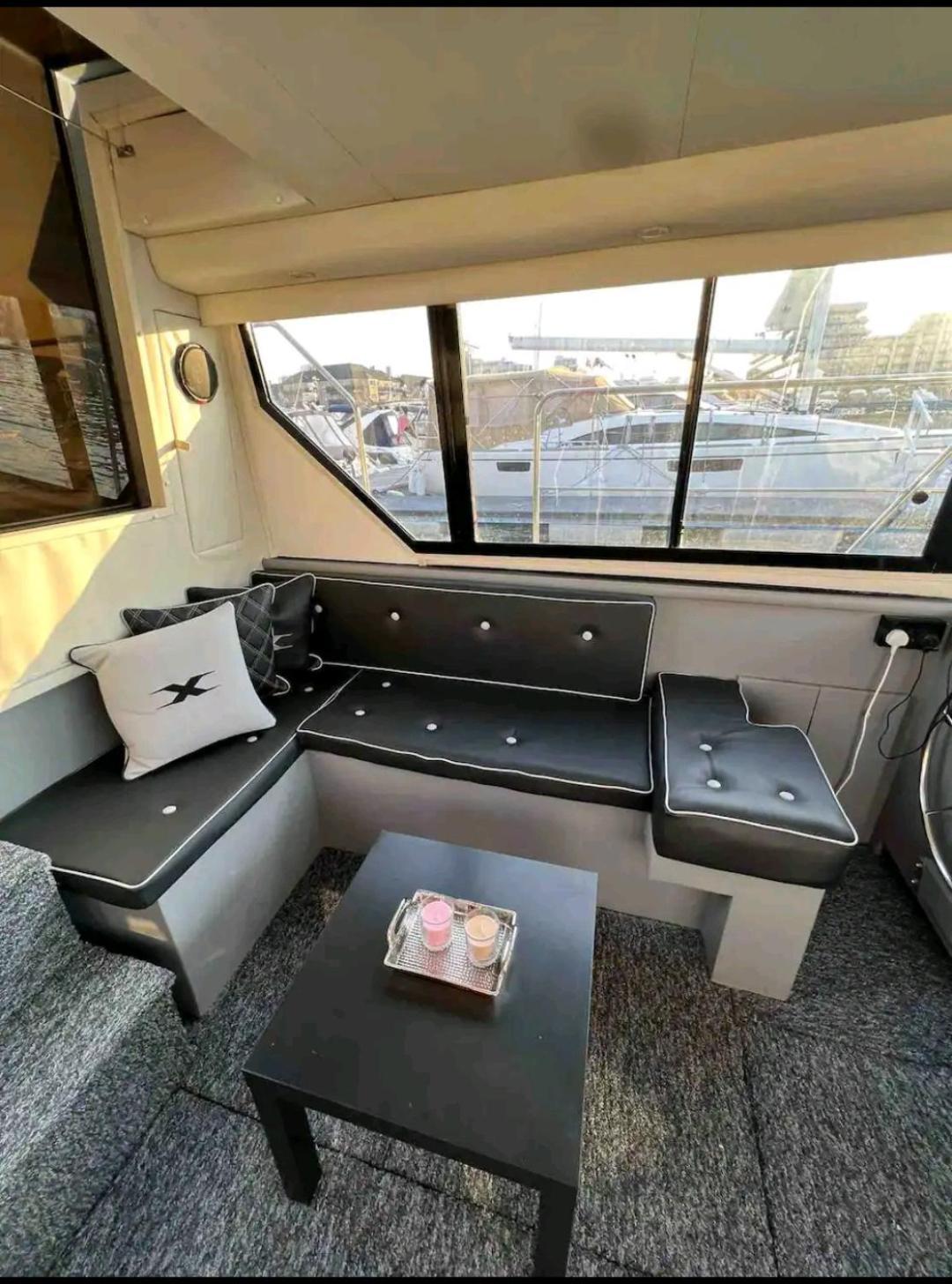 Yacht "X" - 44 Foot Modern Yacht On 5 Star Ocean Village Marina - Minutes Away From City Centre And Cruise Terminals, Free Parking ,Spa Package Available! Саутгемптон Екстер'єр фото