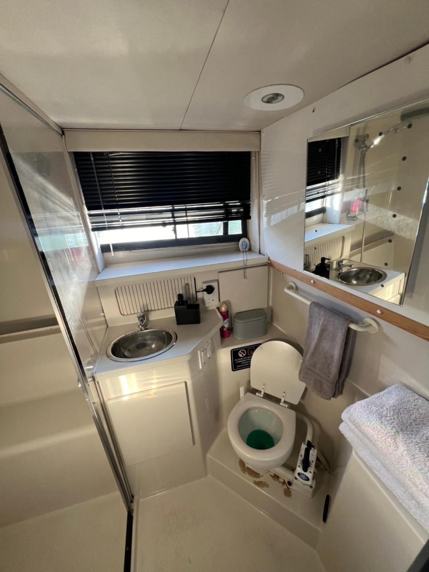 Yacht "X" - 44 Foot Modern Yacht On 5 Star Ocean Village Marina - Minutes Away From City Centre And Cruise Terminals, Free Parking ,Spa Package Available! Саутгемптон Екстер'єр фото